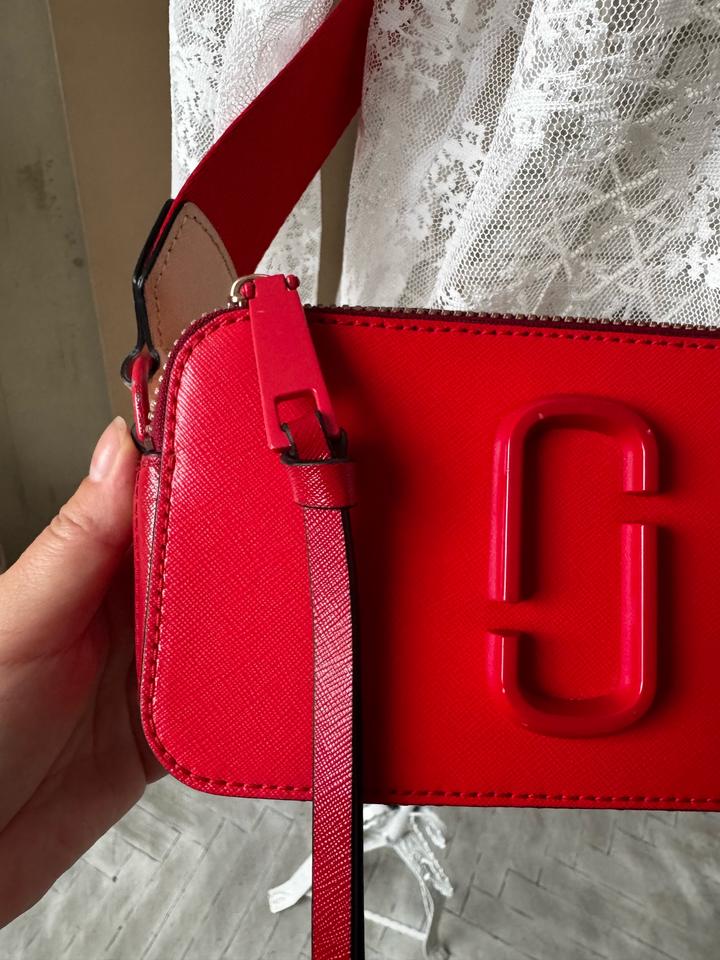 Сумка Marc Jacobs Snapshot — statement в красном