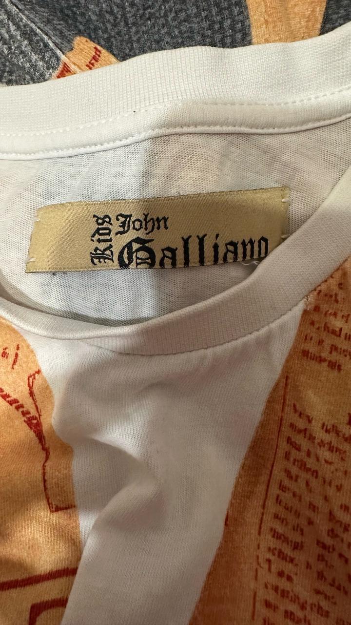 Винтажная футболка John Galliano с эффектным дизайнерским принтом