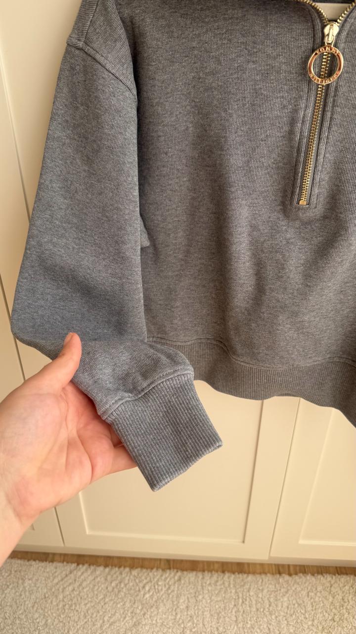 Свитер Tommy Hilfinger в размере S