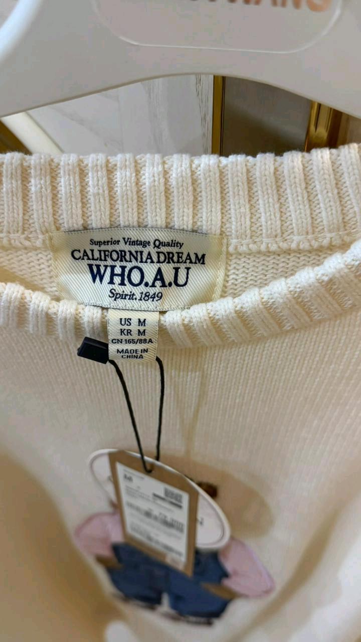 Свитер от бренда WHO.A.U