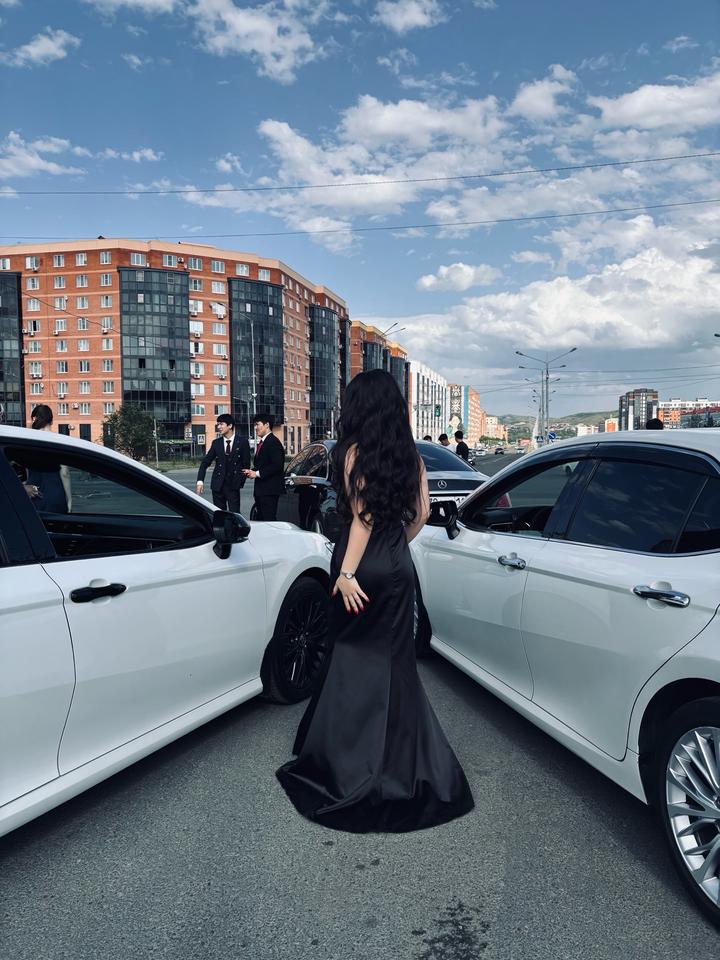 Женское вечернее платье