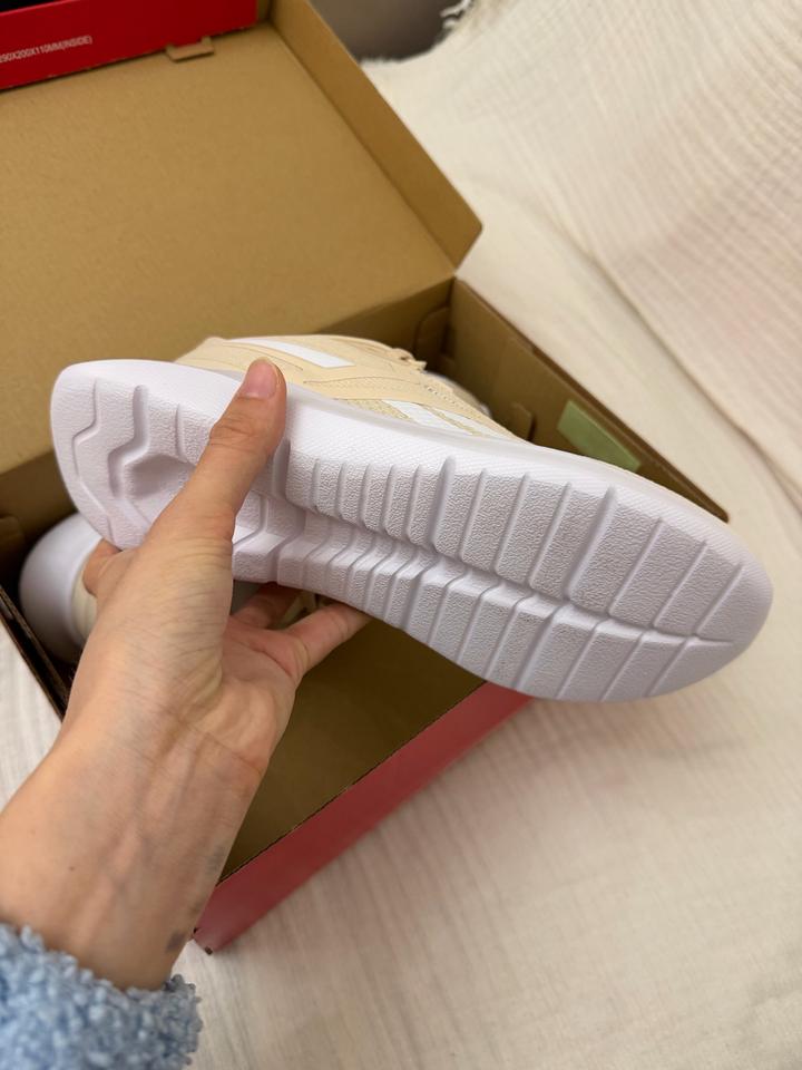 Женские кроссовки Reebok