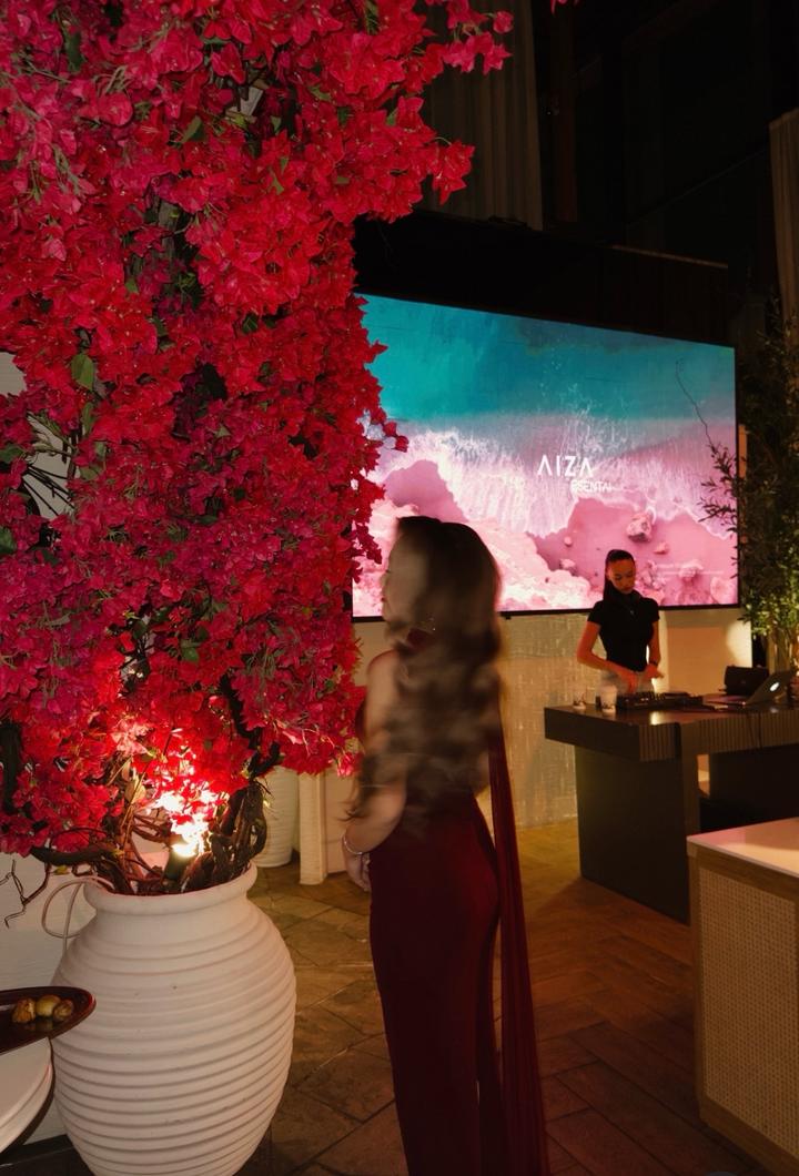 Бордовое платье от Shopifly, с шарфом и перчатками