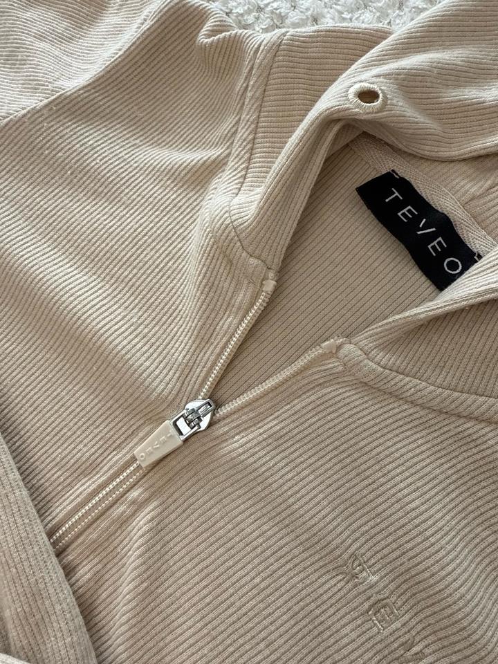 Кофта на замке