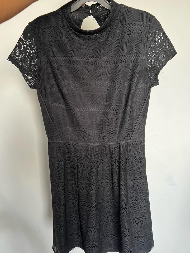 Черное платье.