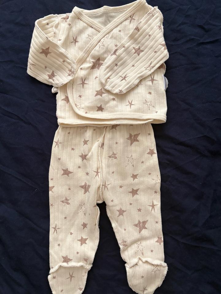 Распашонки, чепчики, ползунки