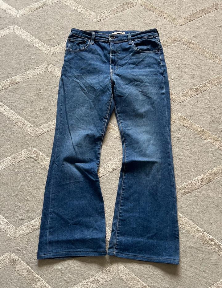levis flared jeans