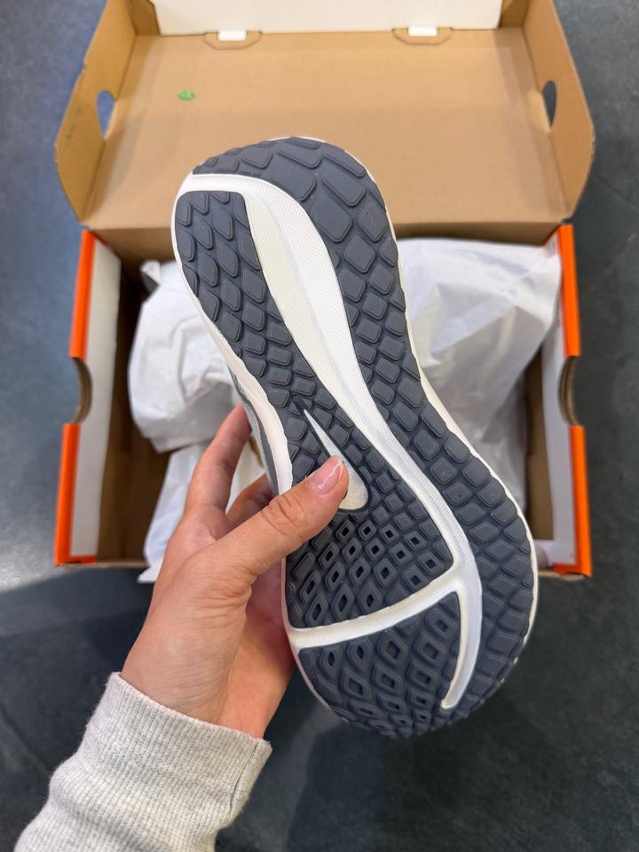 Женские кроссовки Nike