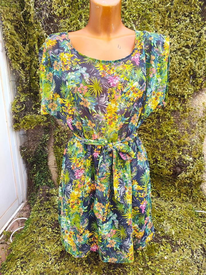 Летнее платье Stradivarius