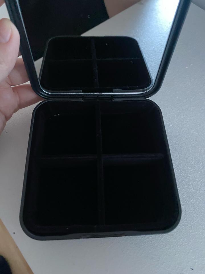 Органайзер для украшений от бренда clio в коллабе