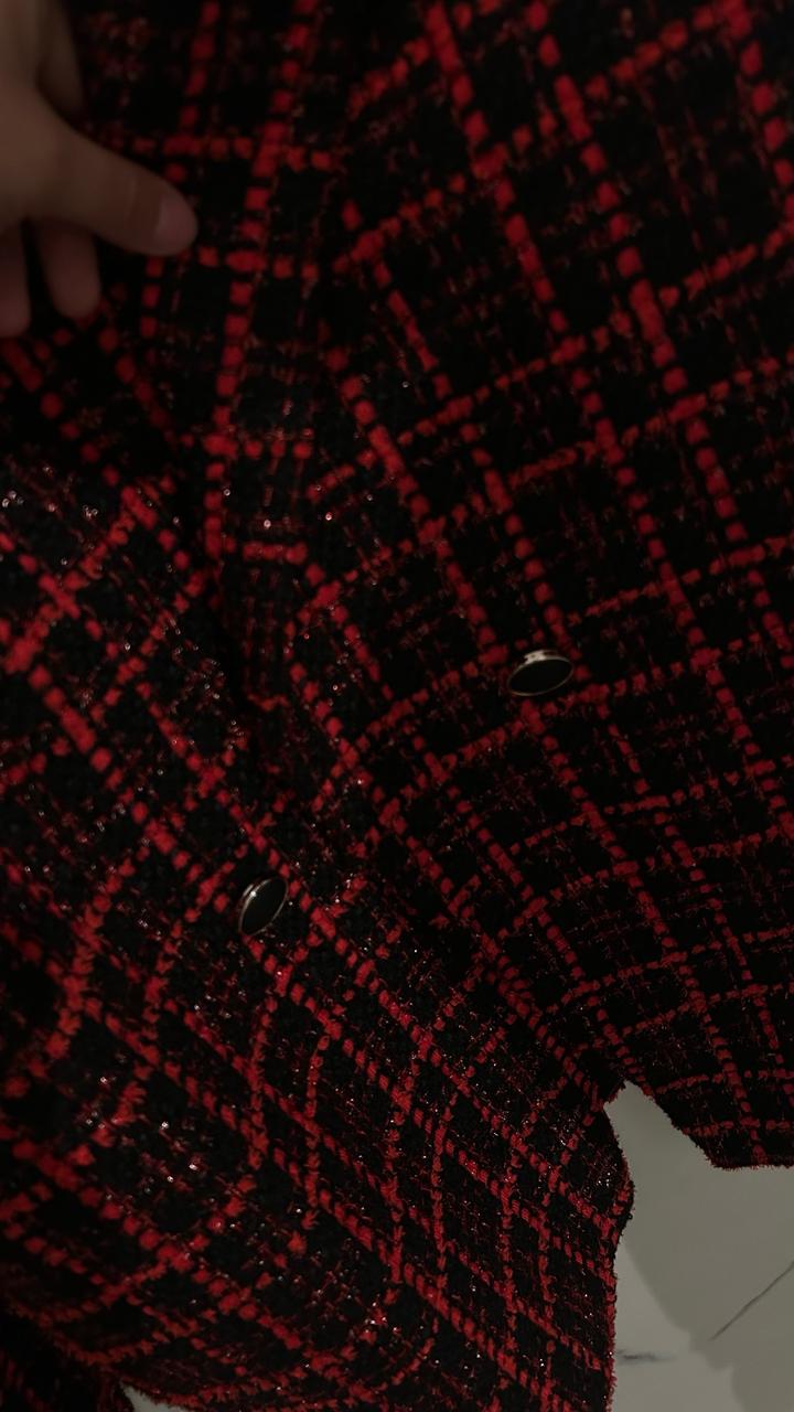 — Тип: женский жакет / костюмный пиджак