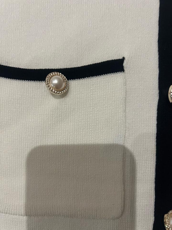 Платье в черном цвете и в молочном