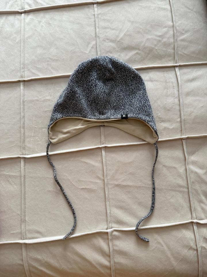 Продам шапку Reima