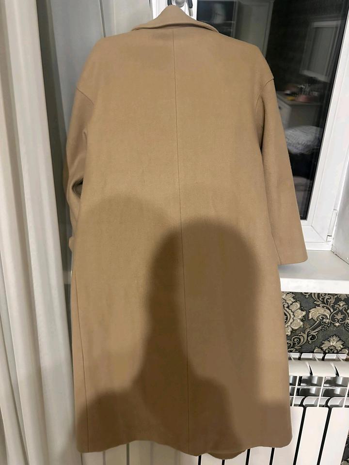 Бежевое пальто Zara
