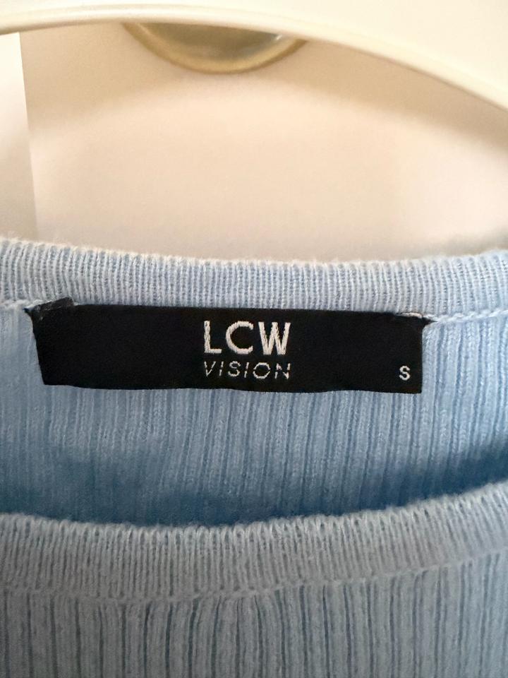 Кофточка легкая на весну