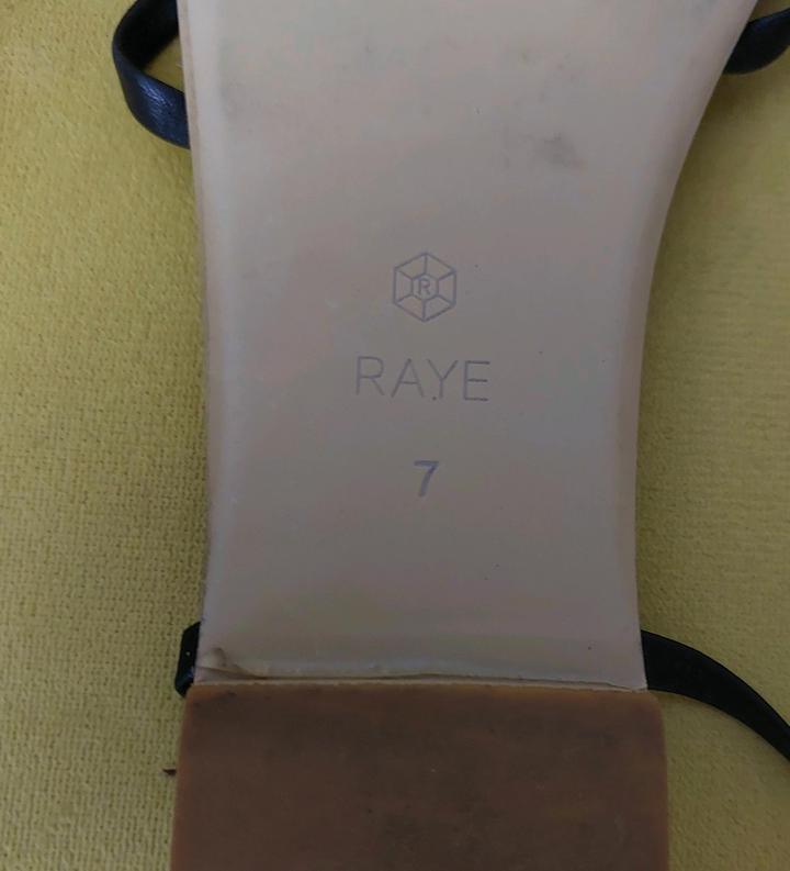Босоножки Raye