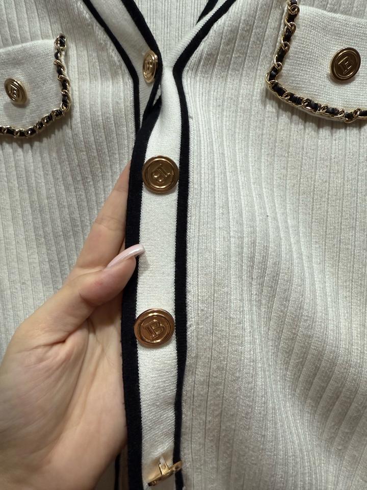 Белая кофта