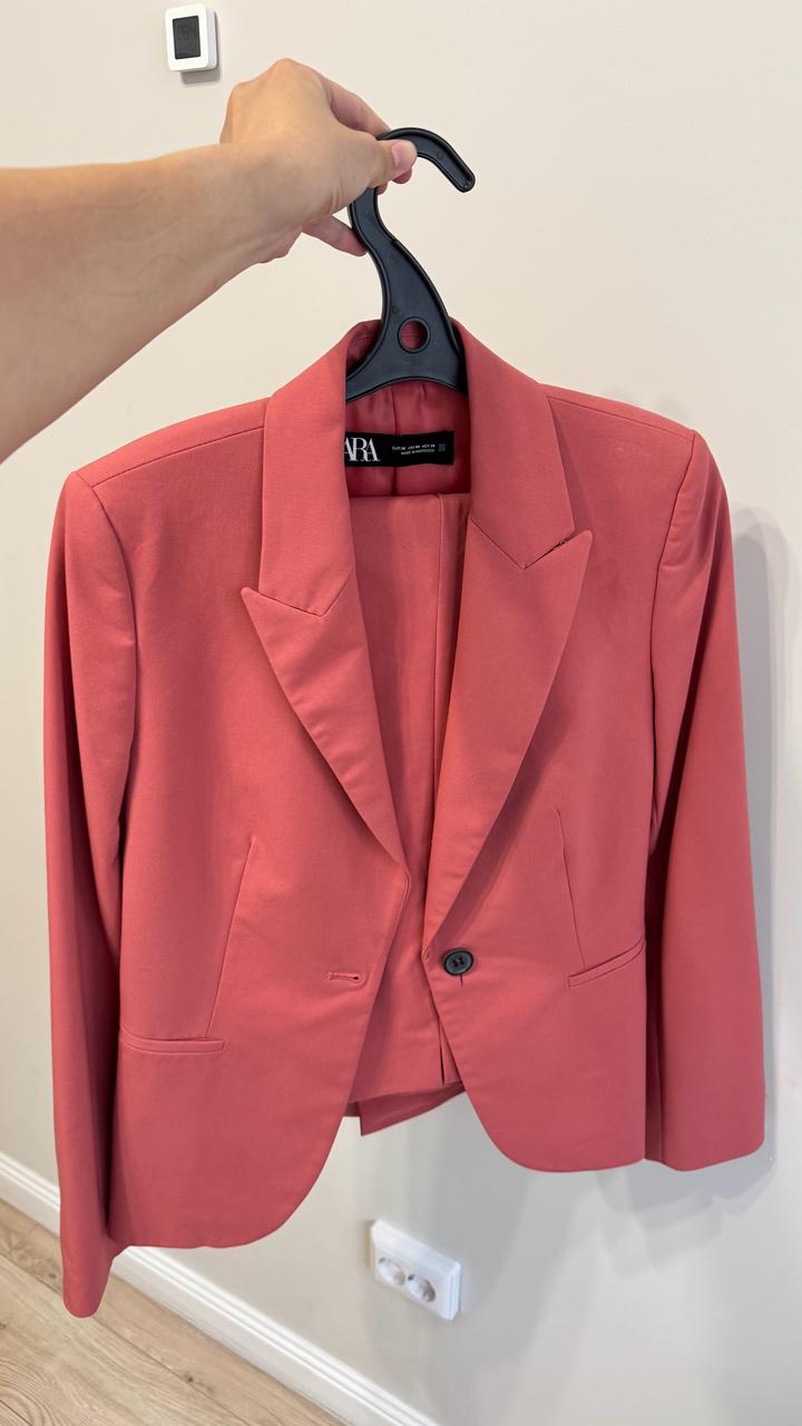 Костюм коралловый Zara