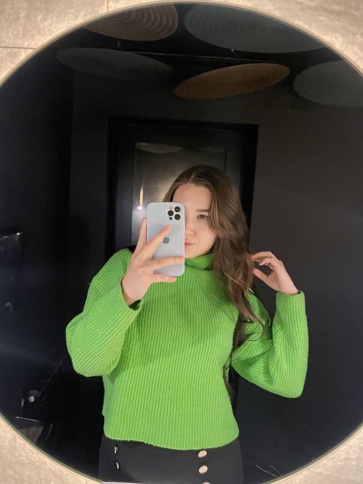 стильный свитер насыщенного цвета! 🍏