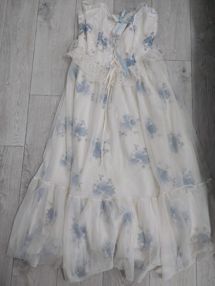 Платье с накидкой