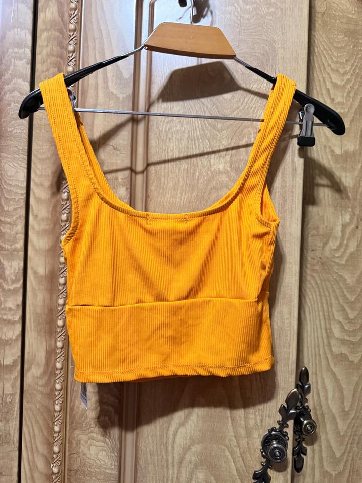 Яркий топ Bershka