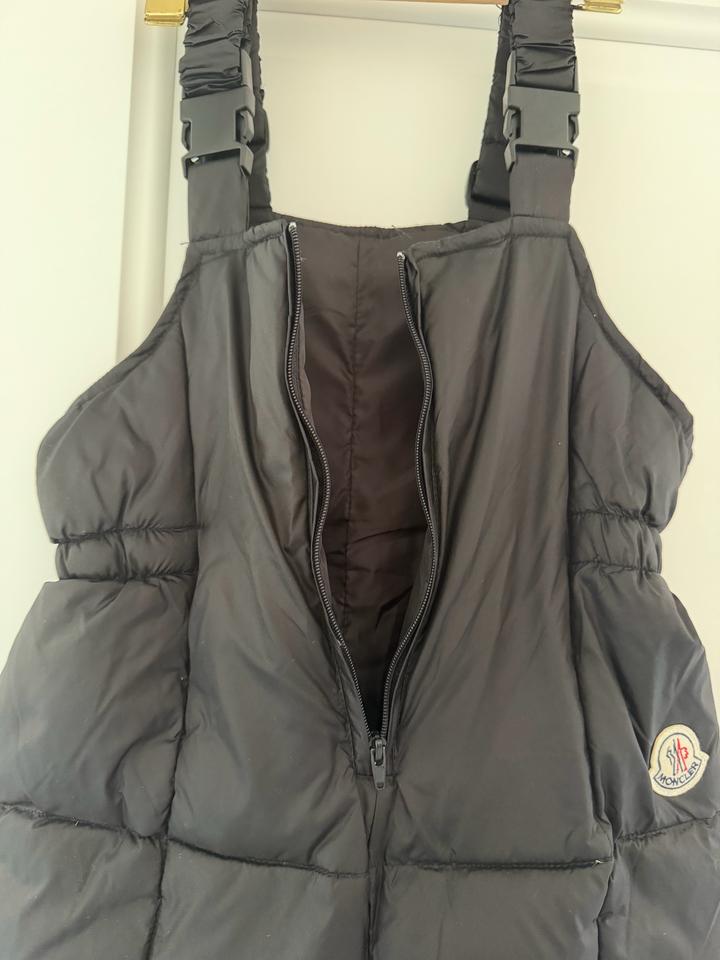 Зимний пуховый комбинезон moncler