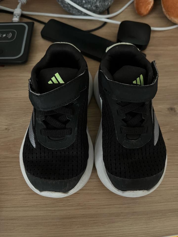Кроссовки adidas