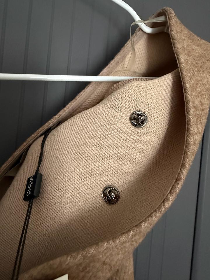 Платье коричневого цвета