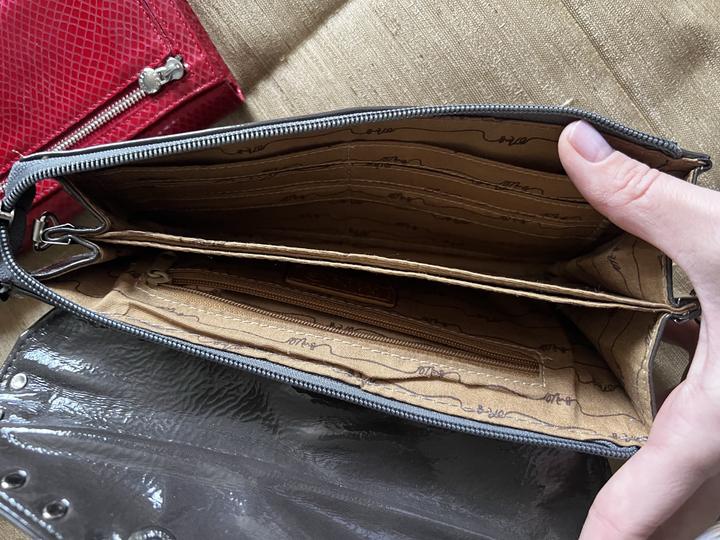 Серый клатч Mango