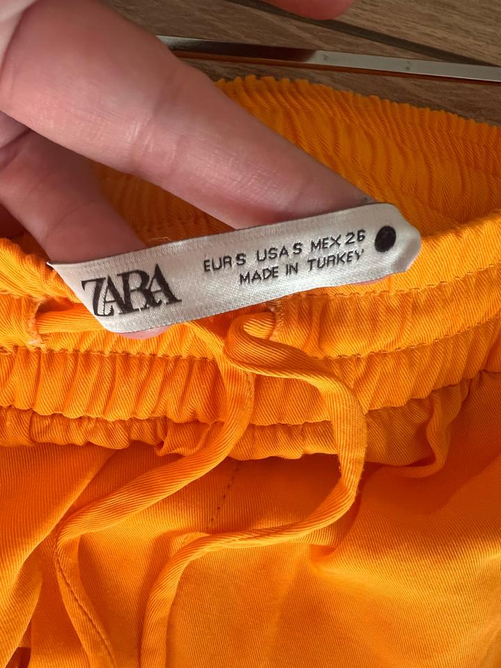 Оранжевые брюки Zara