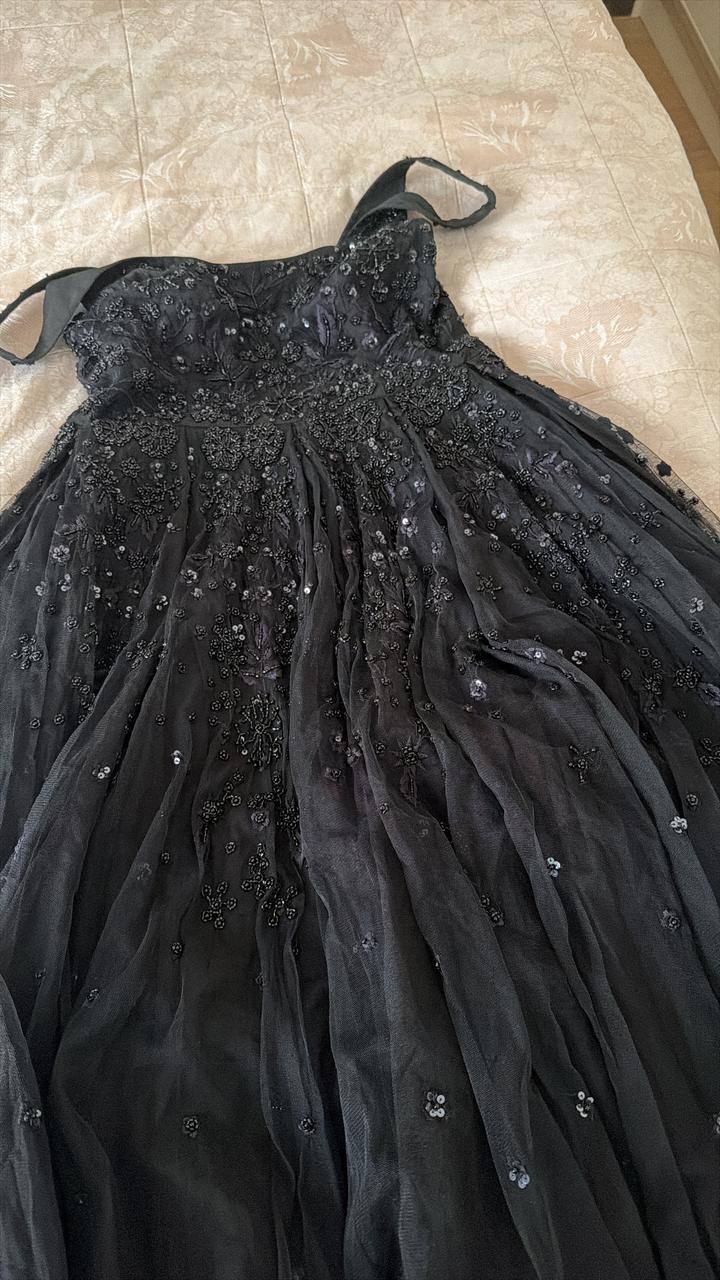 Чёрное платье Needle & thread