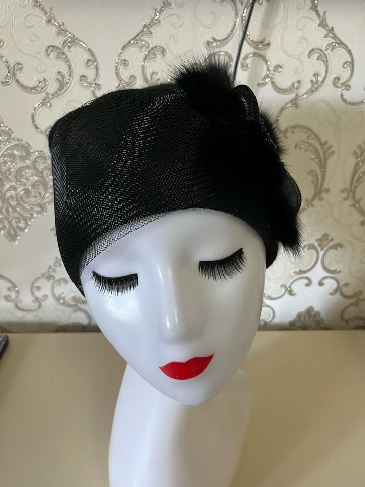 Новая шапка, декор из натурального меха песца