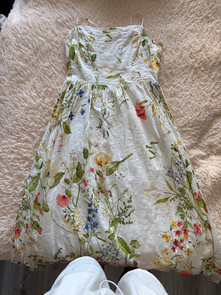 Летнее льняное платье с цветочным принтом