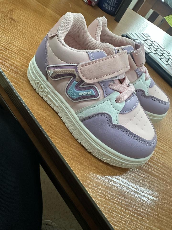 Кроссовки весна