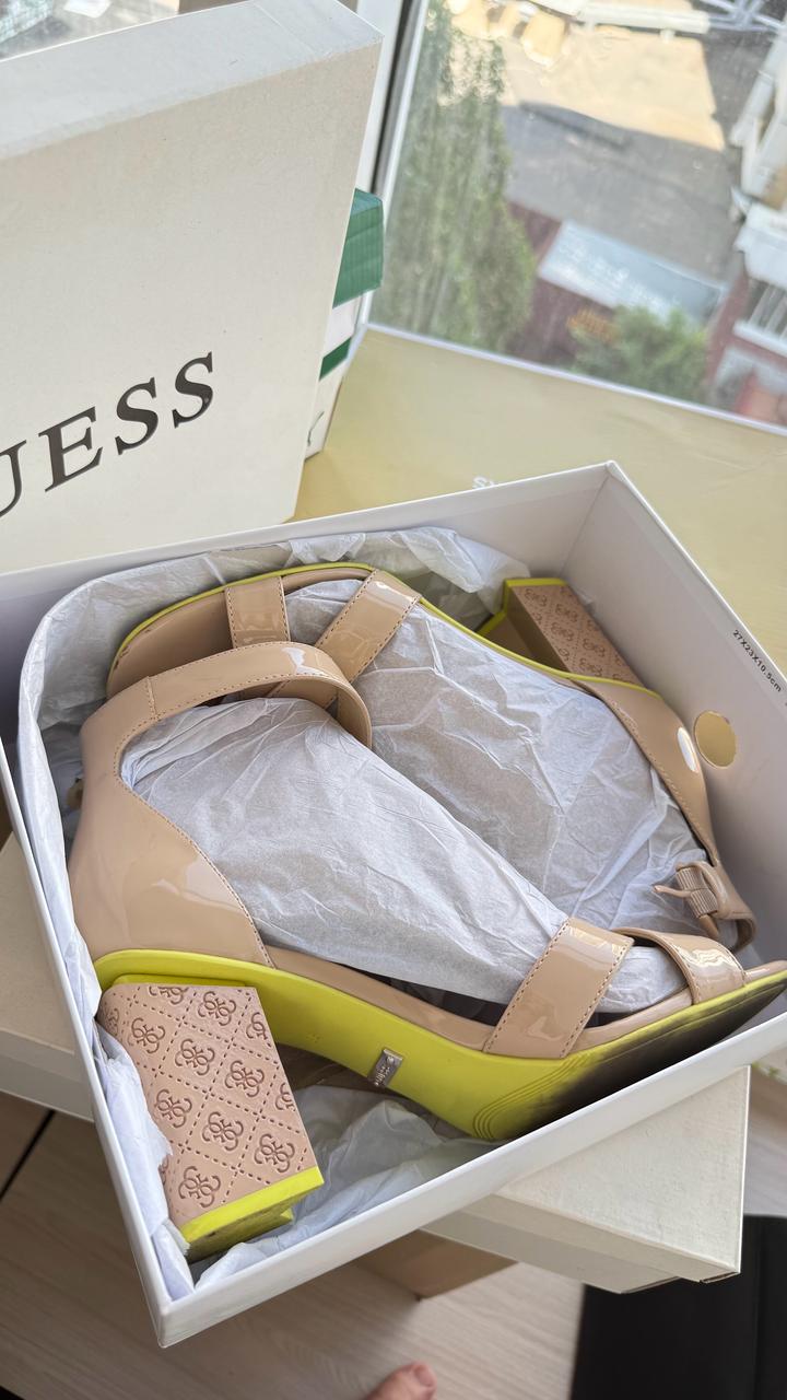 Босоножки GUESS
