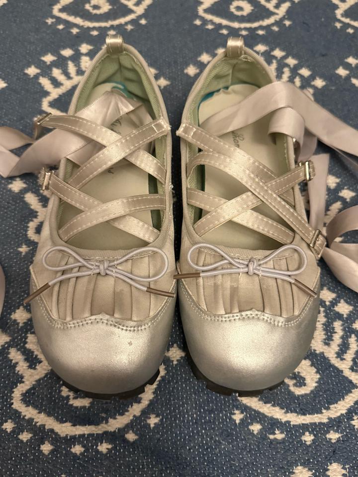 Балетки на завязках