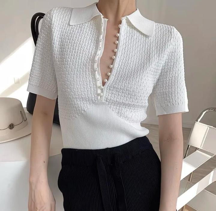 Белое трикотажное поло