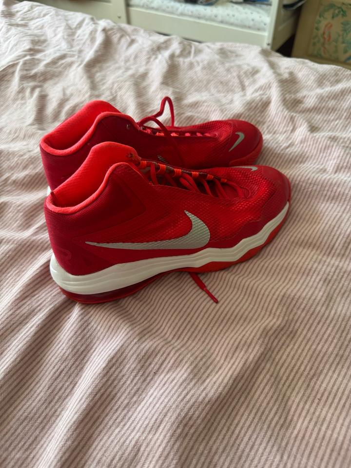 Красовки Nike ,красные,баскетбольные .оригинал