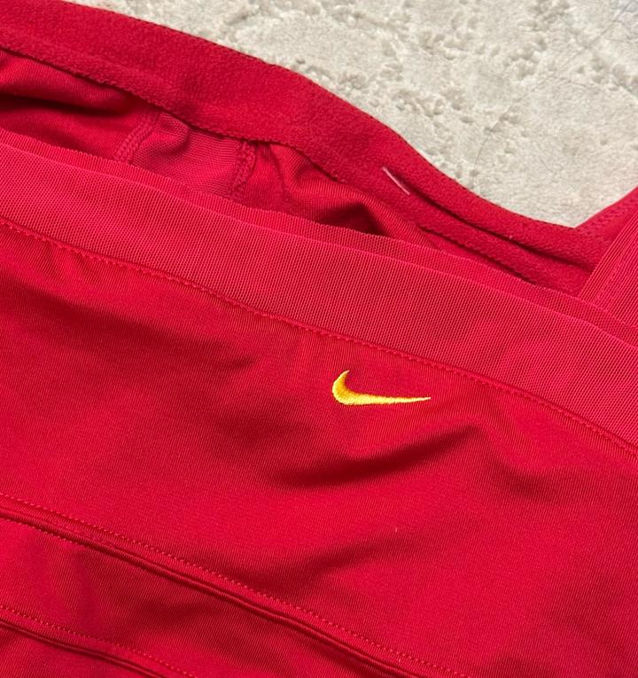 Спортивный топ Nike