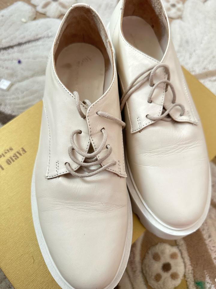 Белые ботинки