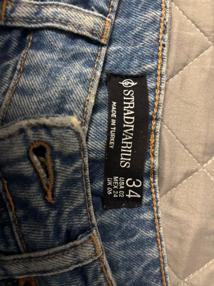 Джинсовые шорты Stradivarius