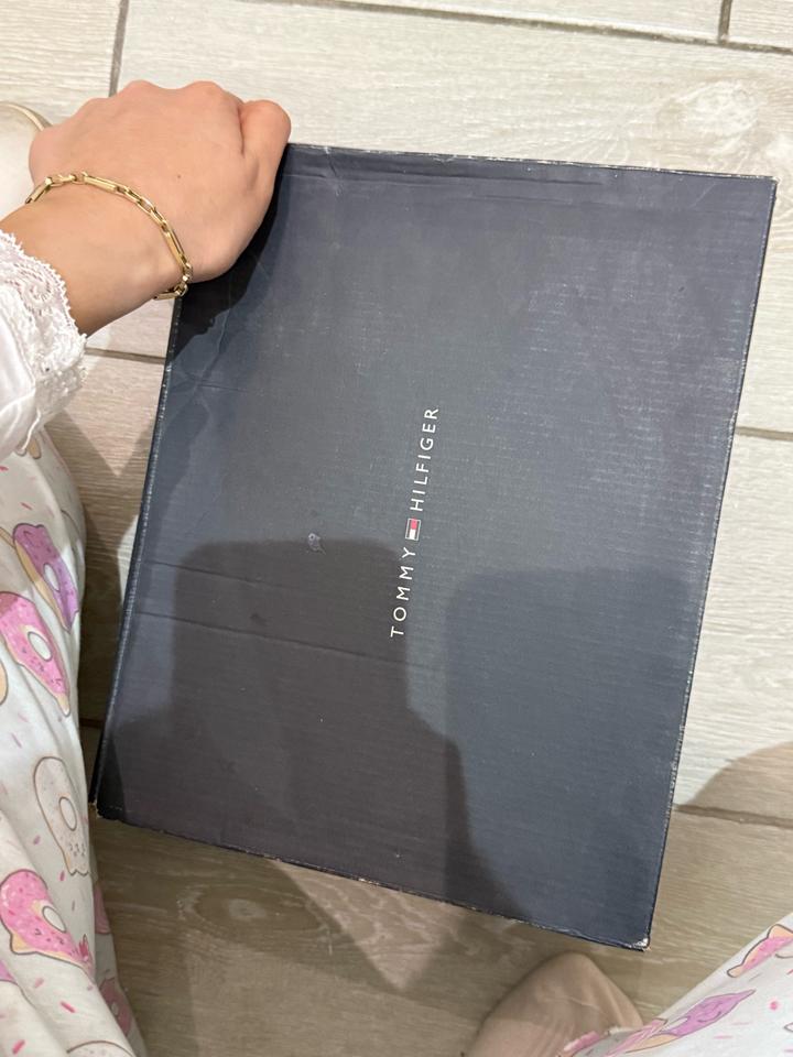 Кроссы Tommy Hilfiger 37р