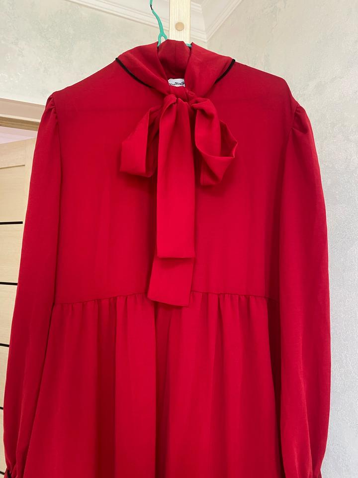 Красное длинное платье