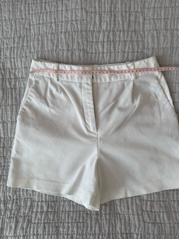 Белые шорты Zara