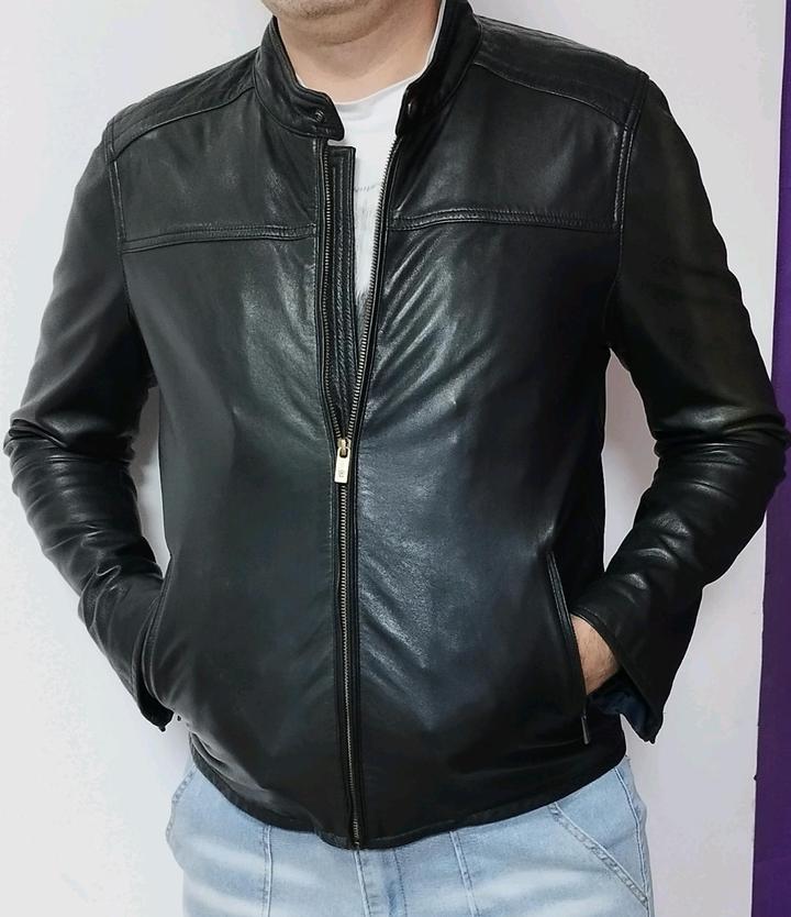Кожаная куртка Massimo Dutti.