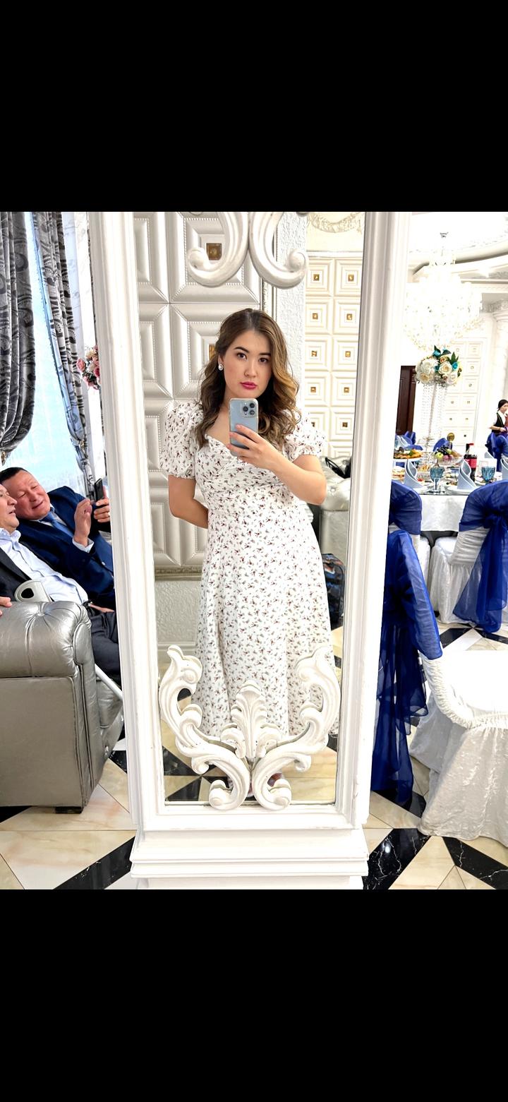 Белое платье в цветочек