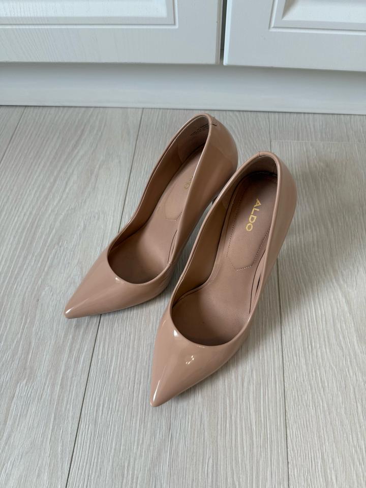 Бежевые туфли ALDO