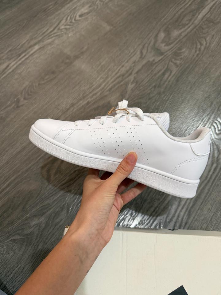 Женские кроссовки adidas