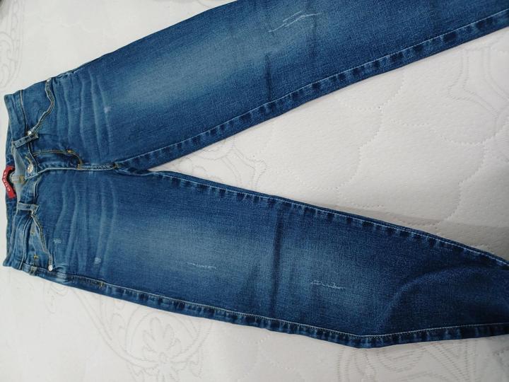 Джинсы Guess
