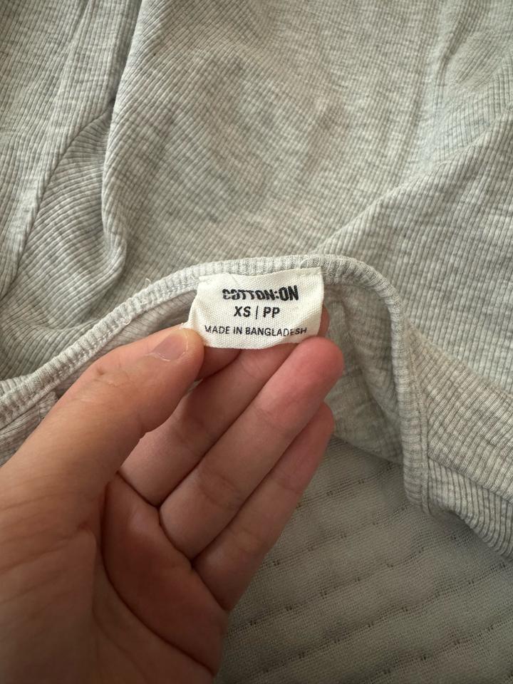 Топик с длинными рукавами и пуговицами